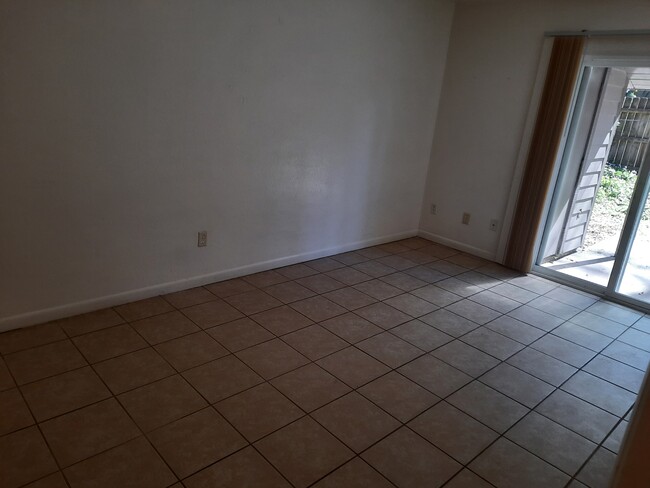 Building Photo - 6737 SW 44th Ave