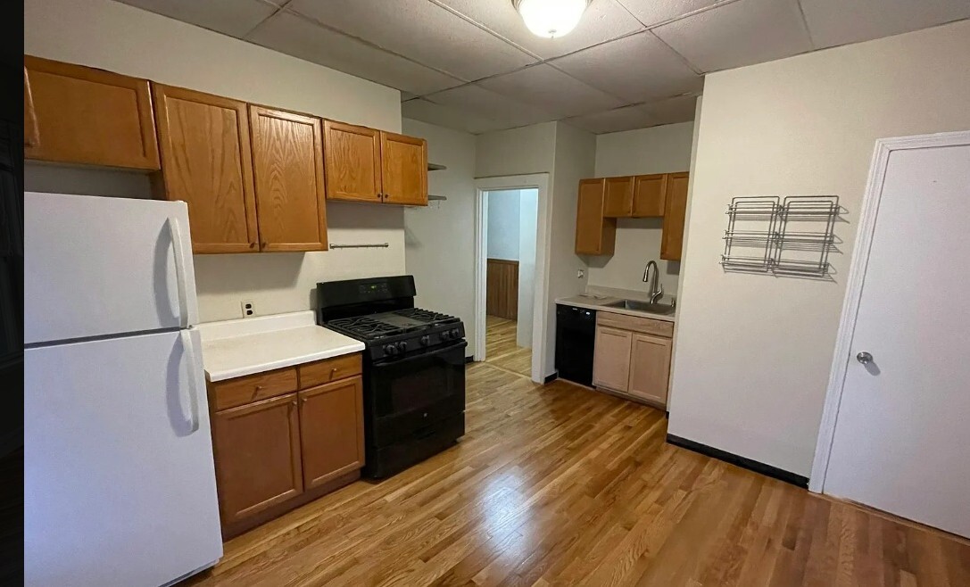 Foto principal - 164 Putnam Ave