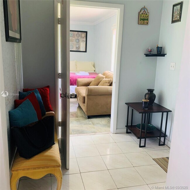 Foto del edificio - 1145 NE 135th St