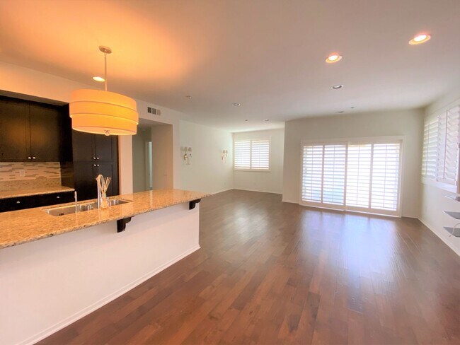 Foto del edificio - Executive 2-Bedroom Condo in the Prestigious South Bay 360 Community