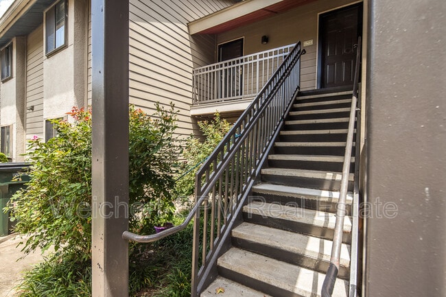 Building Photo - 1843 Fernspring Cove