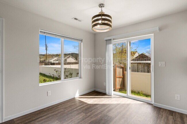 Foto del edificio - 14420 E Heroy Ln