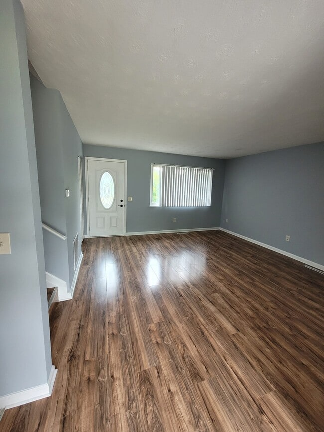 Building Photo - 4502 Paxton Dr S