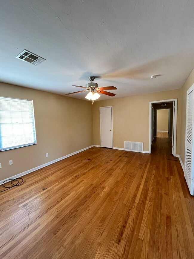 Foto del edificio - 3617 N Drexel Blvd