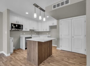 Building Photo - 318 108 St