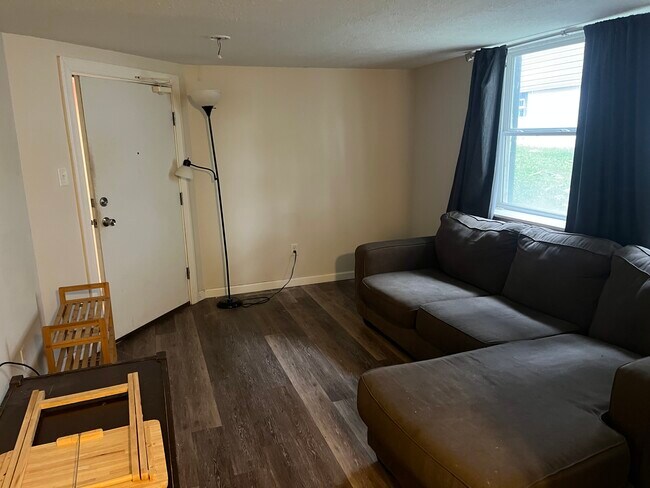 Building Photo - Eastlawn Properties