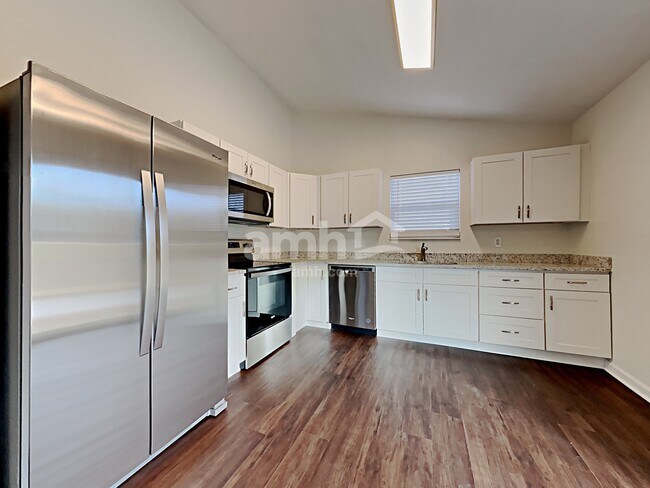 Building Photo - 770 Kingston Cir