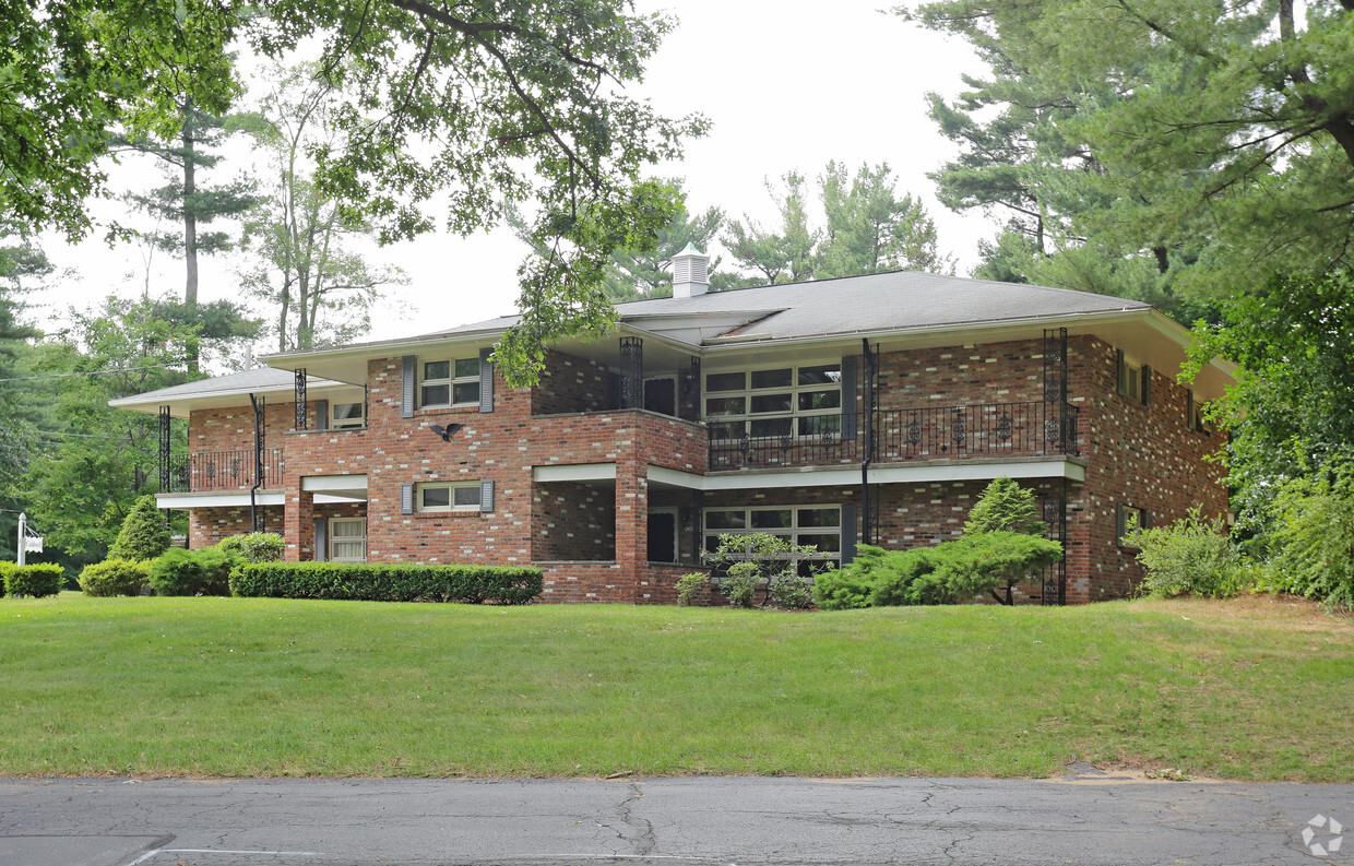 Foto principal - Parkwood Village Apartments