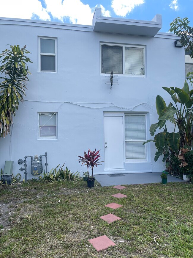 Foto del edificio - 1255 W 49th St