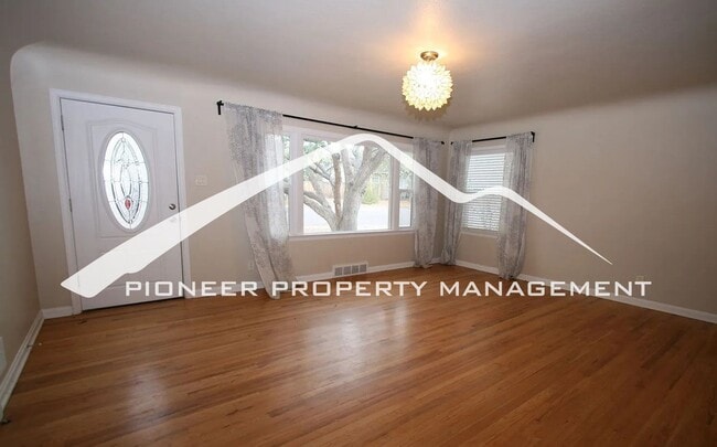 Photo - Adorable neighborhood, Updated Main-Level Living in Ivywild, 3BR/2BA, 1 Car Garage and Enclosed Yard House
