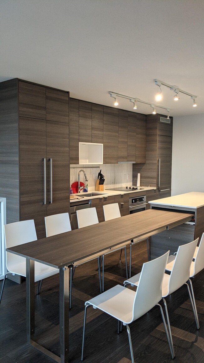 Building Photo - 13398 104 Av