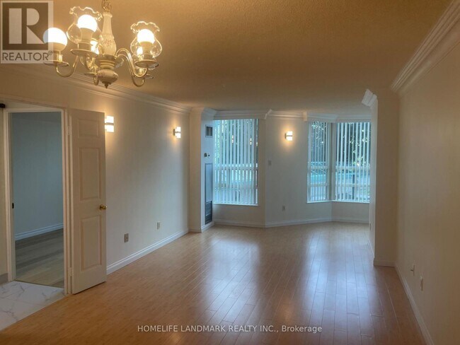 Photo du bâtiment - 7805-7805 Bayview Ave