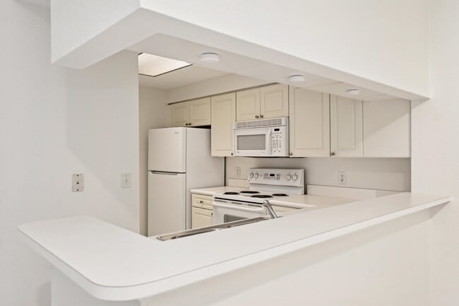 Building Photo - 3021 Alcazar Pl