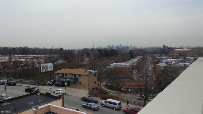 Building Photo - 2 br, 2 bath Duplex - 8432 Grand Ave 1C