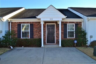 Building Photo - 1810 Lauren Ln