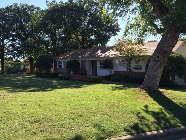 Building Photo - 1 N 58th Terrace Dr