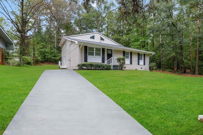 Building Photo - 762 Plainville Way SW