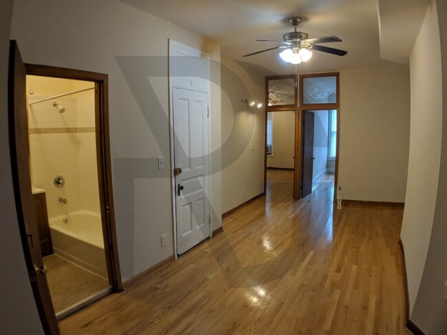 Building Photo - 2600 N Racine Ave