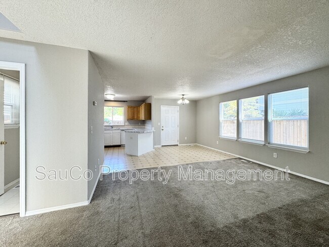 Foto del edificio - 1583 NE Jessica Loop