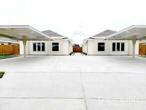 Building Photo - 5901 Puffin Ave
