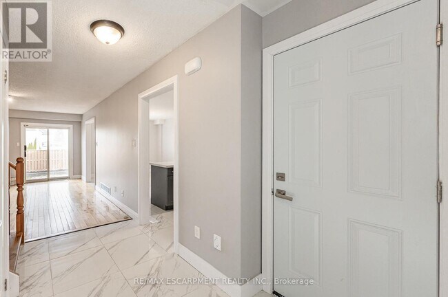 Building Photo - 3 Benemar Ct