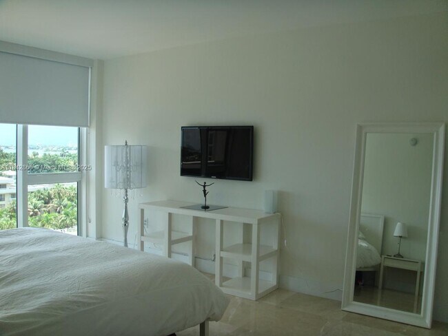 Foto del edificio - 10275 Collins Ave