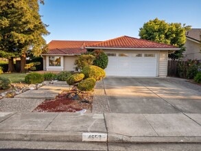 Building Photo - 4653 Dinuba St