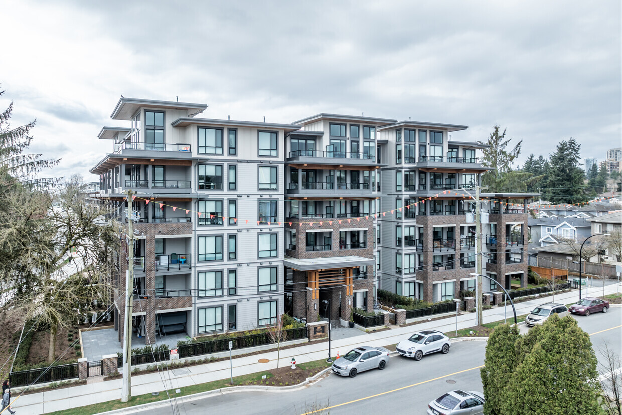 Building Photo - Cedar Creek