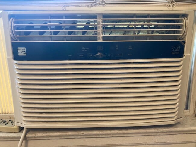 A/C in every bedroom - 209 Park Ter