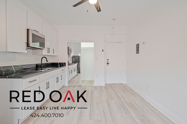 Foto del edificio - 744 Beacon Ave