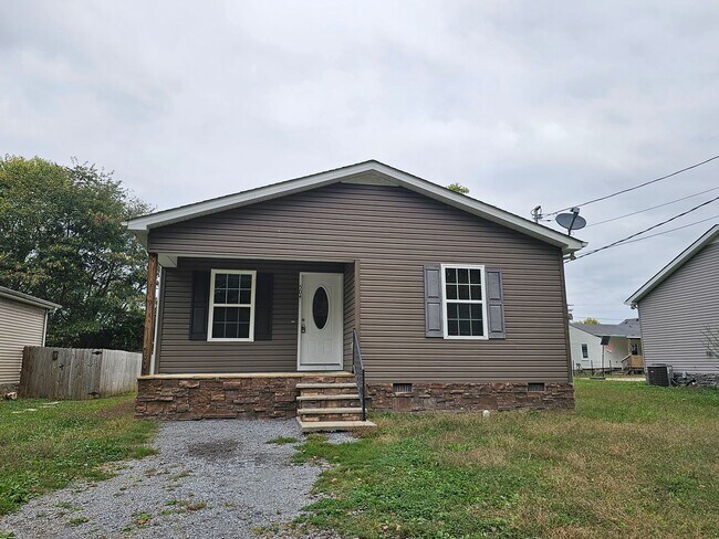 Building Photo - MOVE IN SPECIAL 50% OFF FIRST MONTH - Fres...