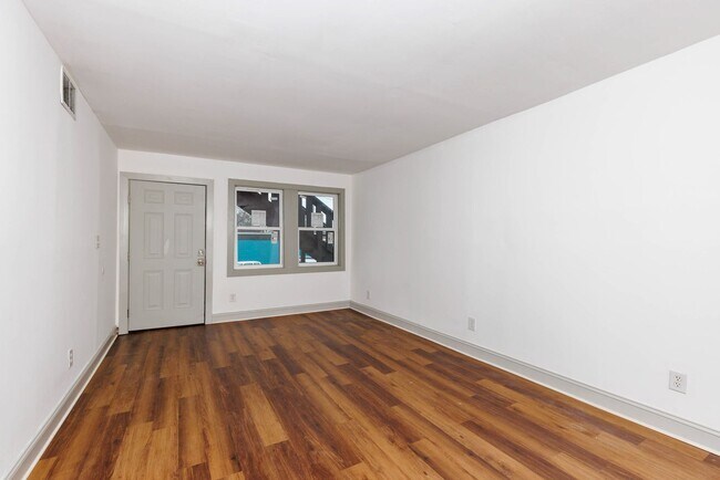 Foto del edificio - THIRD MONTH FREE WITH NEW 1 YEAR LEASE!