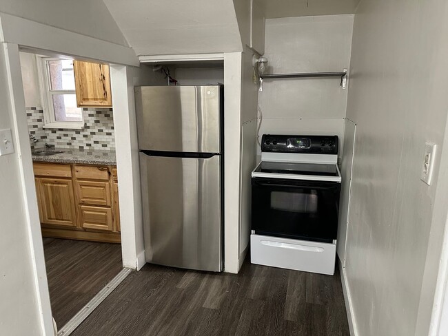 Building Photo - 340 S University St