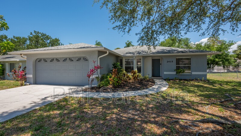 Foto principal - 2415 Pinehurst St