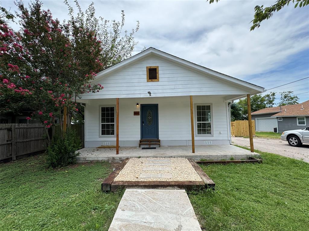 Foto principal - 414 E 3rd St