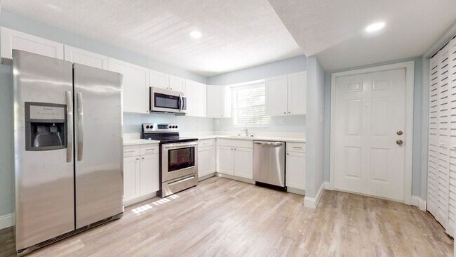 Foto del edificio - WAKE UP TO HILLSBOROUGH RIVER VIEWS IN THE HEART OF SEMINOLE HEIGHTS!
