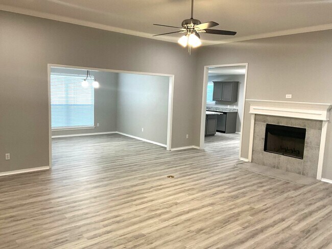Building Photo - 708 Ridgehill Dr