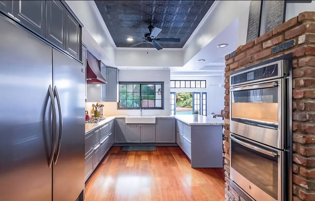 Foto del edificio - 10429 Wheatland Ave