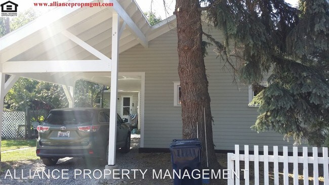 Building Photo - 2 br, 1.5 bath Apartment - 716 S. Black