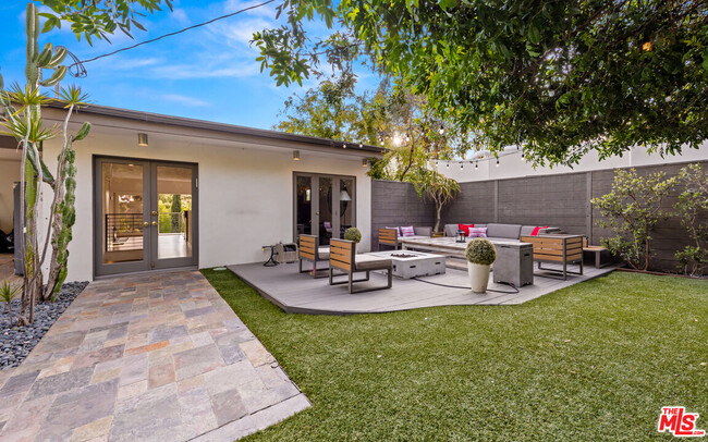 Building Photo - 2753 La Cuesta Dr