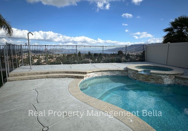 Building Photo - Lakeview Pool Retreat in a Private Cul-de-Sac Setting