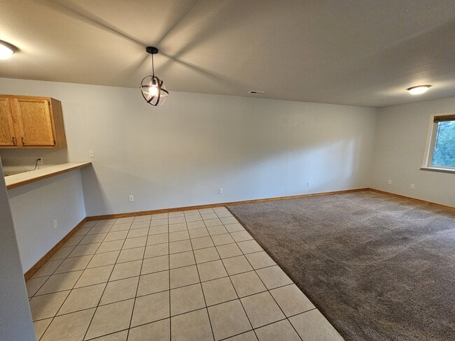 Building Photo - 311 E Golf Pl