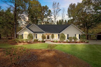 Building Photo - 22 Country Club Dr