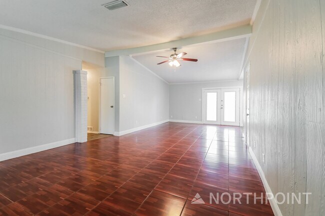 Foto del edificio - 3 BR/2BA | Newly Renovated Single Family Home | With Garage| Spacious Layout & Modern Upgrades!