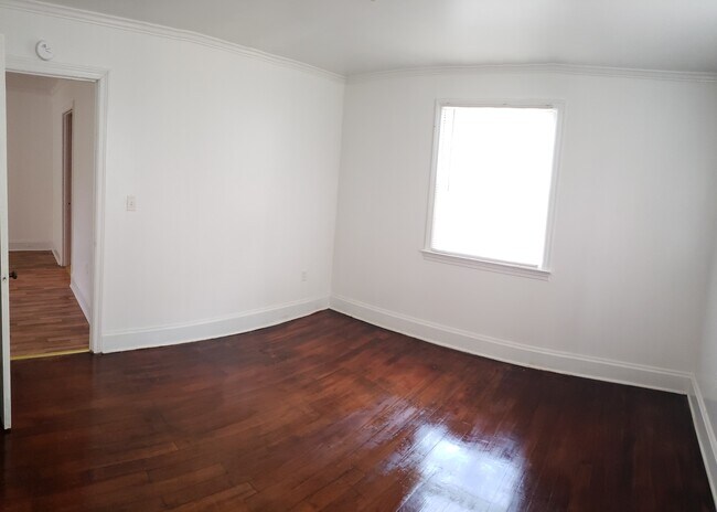 Building Photo - 1606 Meadowbrook Cir