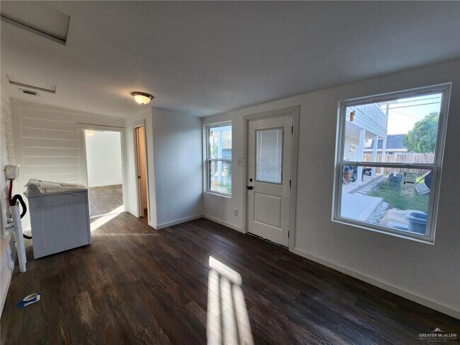 Foto del edificio - 22 S 6th St