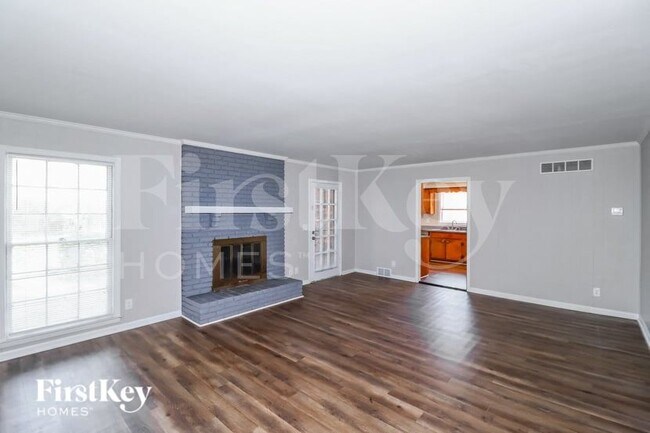 Foto del edificio - 5130 Kingswood Cir