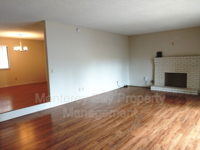 Building Photo - 1052 Sawmill Gulch Rd