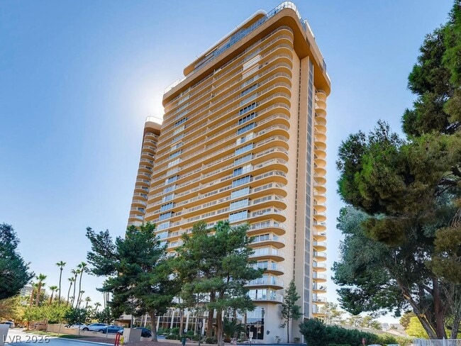 Foto del edificio - 3111 Bel Air Dr