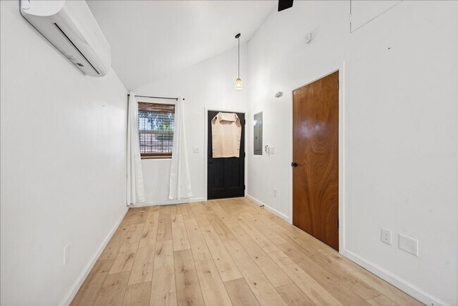 Foto del edificio - 1305 W St